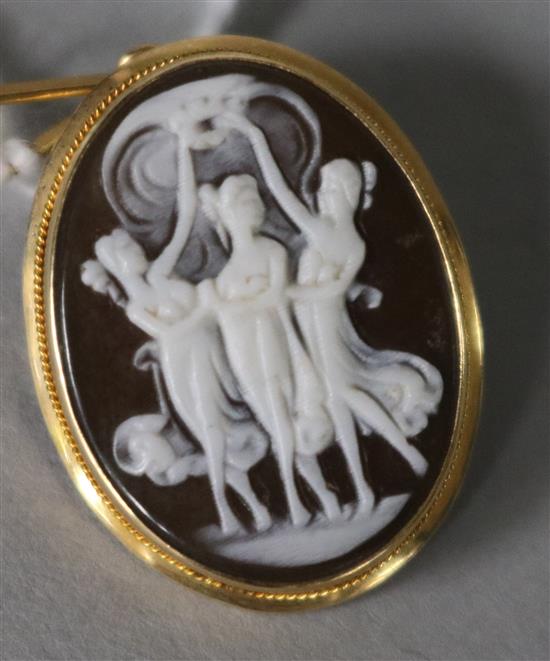 A small Victorian style 18ct gold framed cameo pendant brooch, carved with the Three Graces, 21mm.